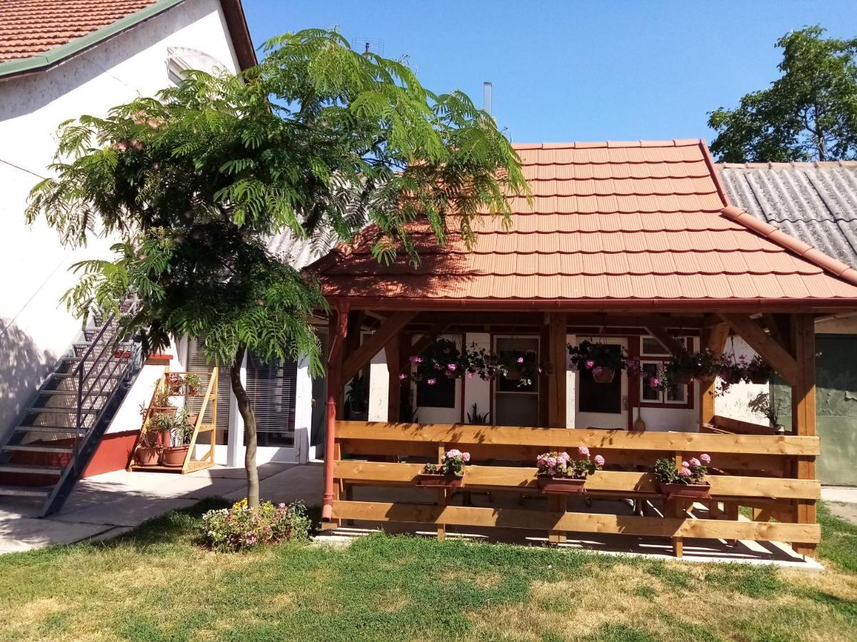 Ferienwohnung Mezeskucko Tiszaszolos Exterior foto